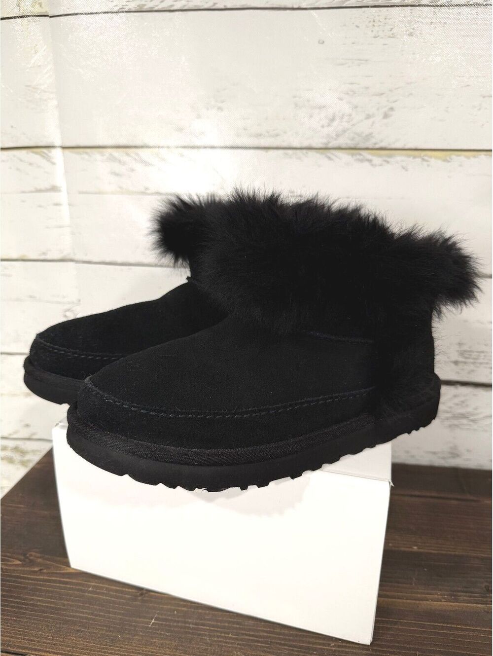 UGG Classic Ultra Mini Chalet Boots Women's Size 6